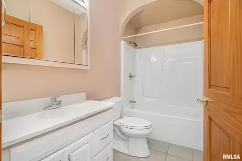 955 Arbor Dr, Moline, IL 61265 photo 8