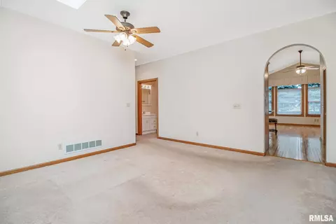 955 Arbor Dr, Moline, IL 61265 photo 4