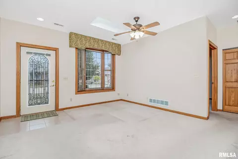 955 Arbor Dr, Moline, IL 61265 photo 5