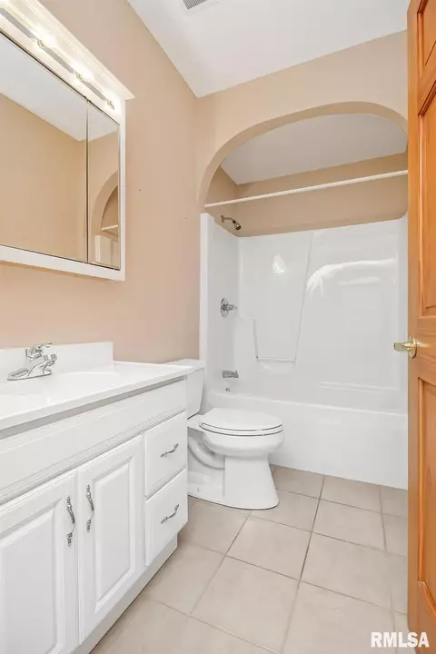 955 Arbor Dr, Moline, IL 61265 photo 9