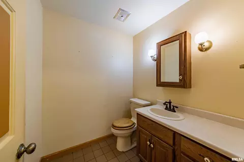 1305 E Clark Trl, Herrin, IL 62948 photo 9