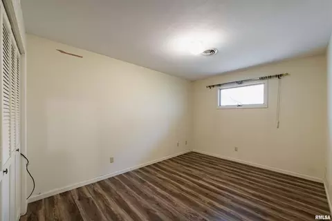 1305 E Clark Trl, Herrin, IL 62948 photo 10