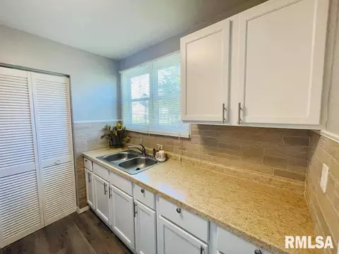 963 41st St, Moline, IL 61265 photo 9