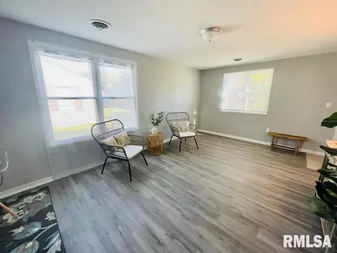 963 41st St, Moline, IL 61265 photo 5