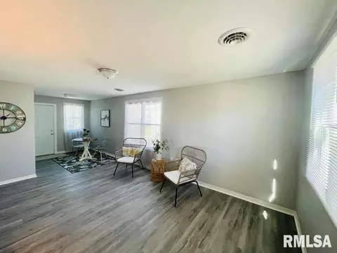 963 41st St, Moline, IL 61265 photo 6