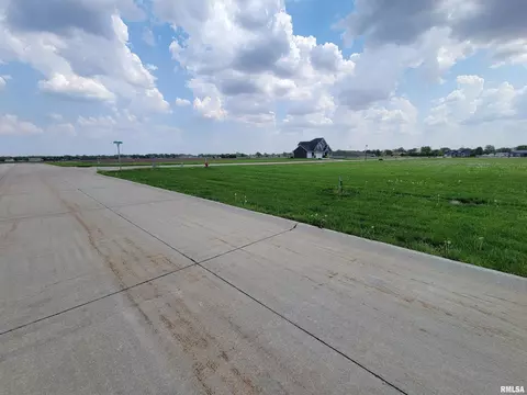 835 Darnall Dr, Geneseo, IL 61254
