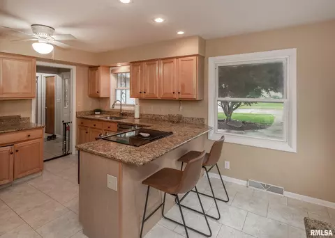 3606 44th St, Moline, IL 61265 photo 3