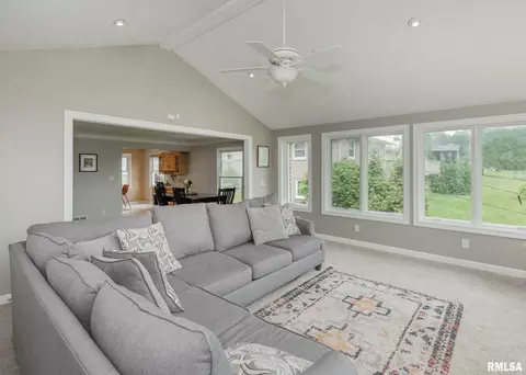 3606 44th St, Moline, IL 61265 photo 10