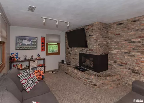 3606 44th St, Moline, IL 61265 photo 19