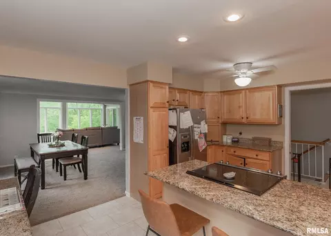 3606 44th St, Moline, IL 61265 photo 4