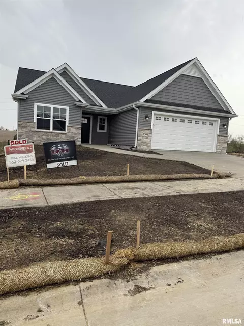 6306 Deere Creek Ln, Davenport, IA 52807