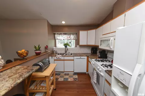 3010 3rd St, Moline, IL 61265 photo 12