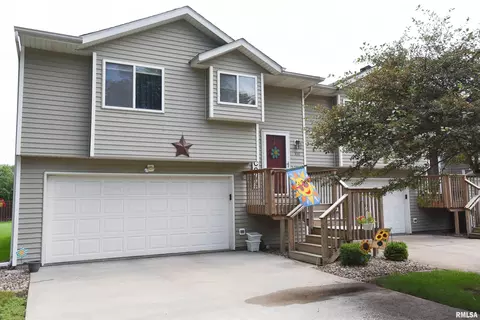 3010 3rd St, Moline, IL 61265 photo 1