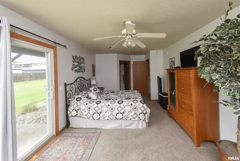 3010 3rd St, Moline, IL 61265 photo 14