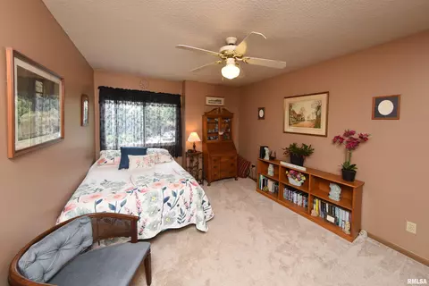 3010 3rd St, Moline, IL 61265 photo 5