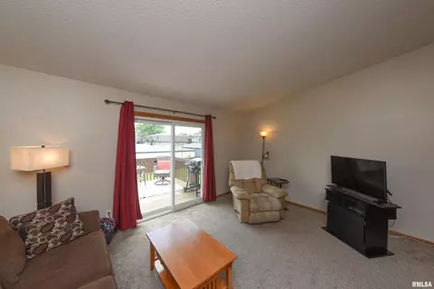 3010 3rd St, Moline, IL 61265 photo 7