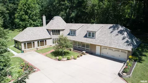 5 Heather Ln, Clinton, IA 52732