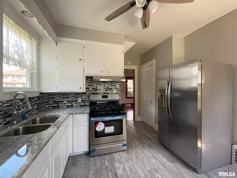 2614 17th Ave, Moline, IL 61265 photo 5