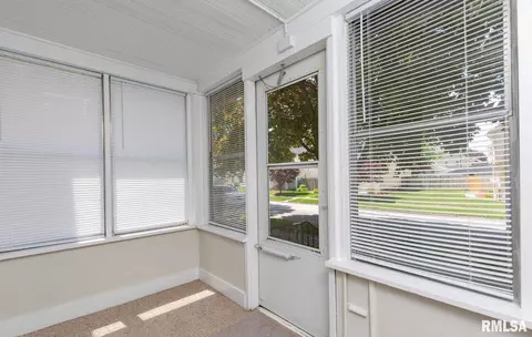 1842 4th St, Moline, IL 61265 photo 9