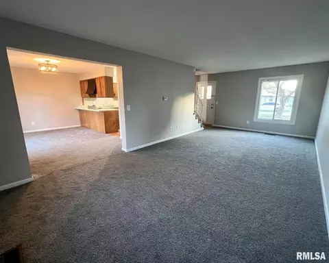 5 Cedar Dr, Macomb, IL 61455 photo 8
