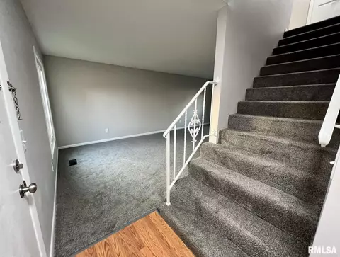 5 Cedar Dr, Macomb, IL 61455 photo 4