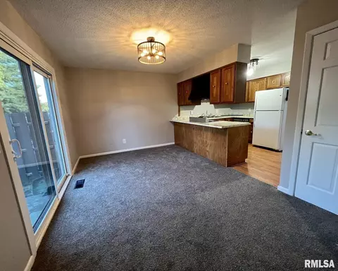 5 Cedar Dr, Macomb, IL 61455 photo 5