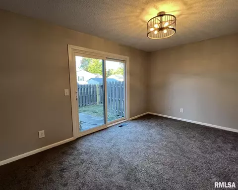 5 Cedar Dr, Macomb, IL 61455 photo 6