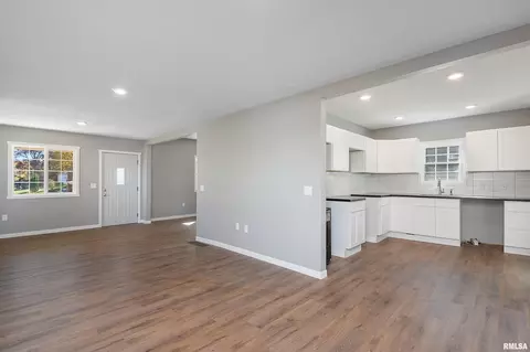 210 13th St, Silvis, IL 61282 photo 5
