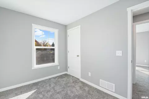 210 13th St, Silvis, IL 61282 photo 10