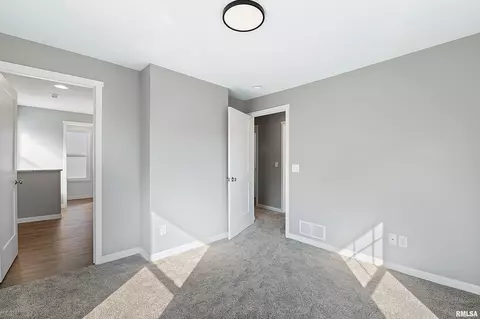 210 13th St, Silvis, IL 61282 photo 11