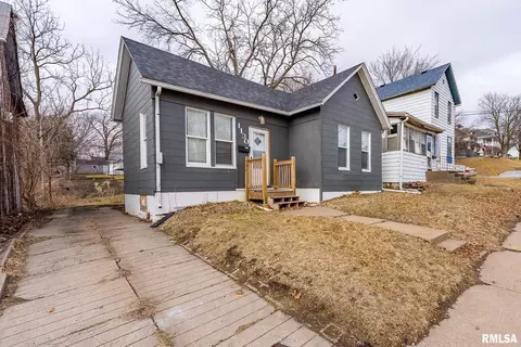 1130 Marquette St, Davenport, IA 52804