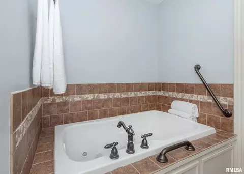 4020 River Dr, Moline, IL 61265 photo 22