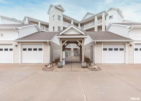 4020 River Dr, Moline, IL 61265 photo 3
