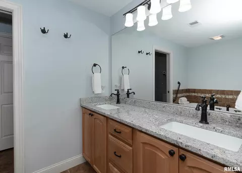 4020 River Dr, Moline, IL 61265 photo 21