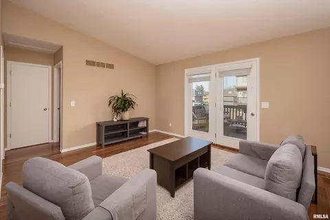 3024 3rd St, Moline, IL 61265 photo 4