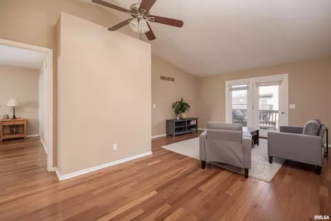 3024 3rd St, Moline, IL 61265 photo 3