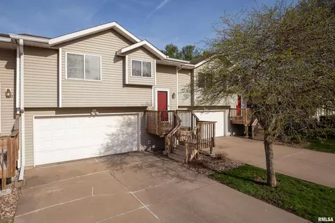3024 3rd St, Moline, IL 61265 photo 1