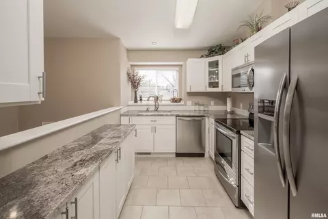 3024 3rd St, Moline, IL 61265 photo 8