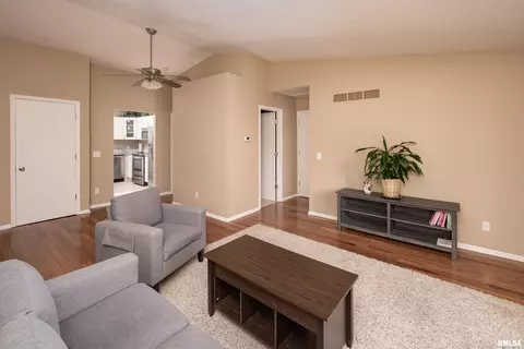 3024 3rd St, Moline, IL 61265 photo 7