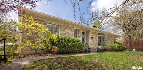 220 Bechtel Rd, Bettendorf, IA 52722
