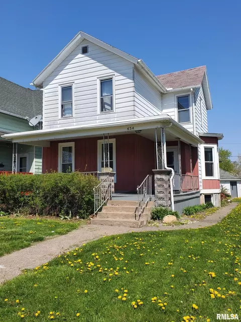 434 8th Ave S, Clinton, IA 52732
