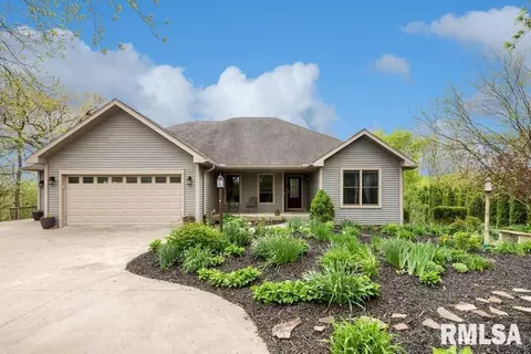 515 Scenic Dr, Clinton, IA 52732