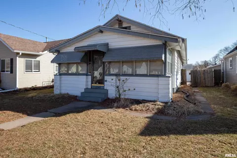 1848 32nd St, Moline, IL 61265