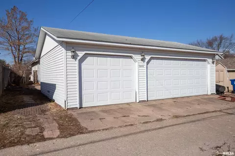 1848 32nd St, Moline, IL 61265 photo 4