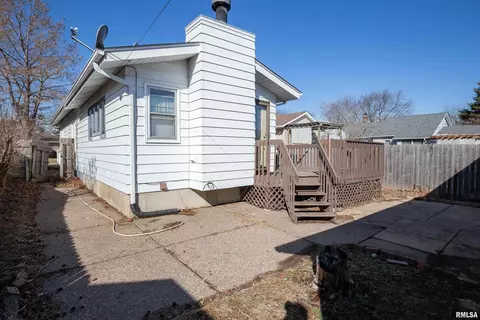1848 32nd St, Moline, IL 61265 photo 2