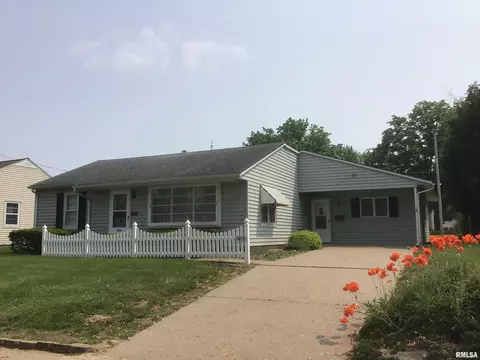 1019 14th Ave S, Clinton, IA 52732