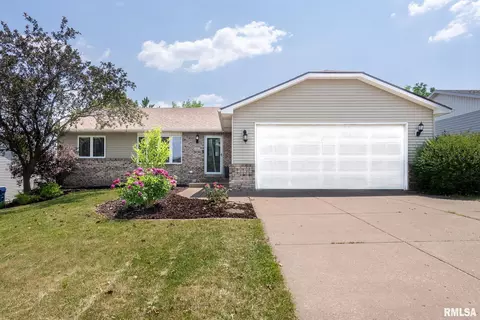 101 W 46th St, Davenport, IA 52806