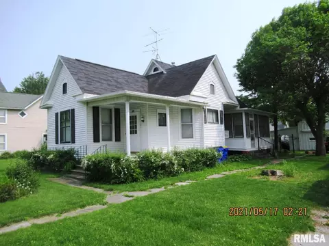 305 Elm St, Lone Tree, IA 52755