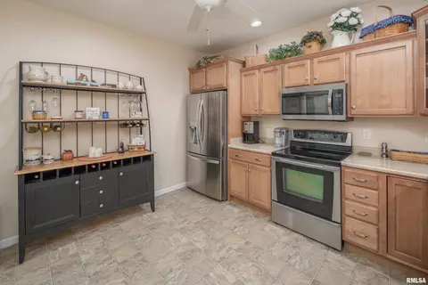 2999 3rd St, Moline, IL 61265 photo 6