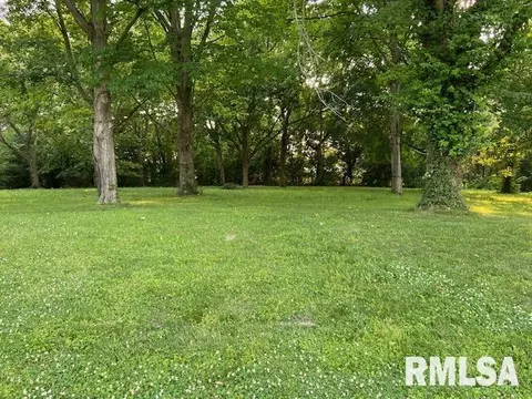 3330 Greenspointe Pkwy, Quincy, IL 62305